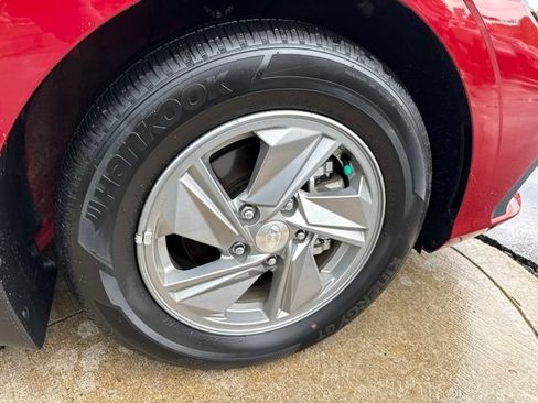 Used 2024 Hyundai Elantra SE FWD image 21