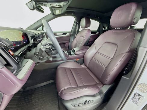 Certified 2025 Porsche Cayenne Coupe image 5