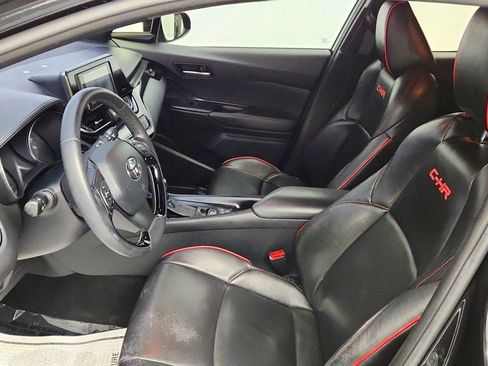 Used 2018 Toyota C-HR XLE FWD image 18