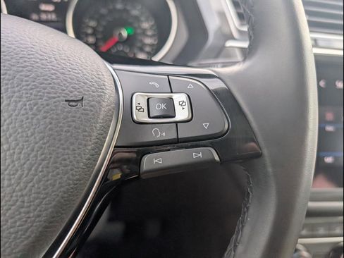 Used 2018 Volkswagen Tiguan SE image 14