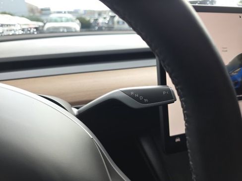 Used 2023 Tesla Model 3 Standard Range image 11