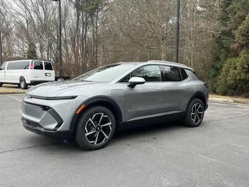 New 2026 Chevrolet Equinox EV LT image 5