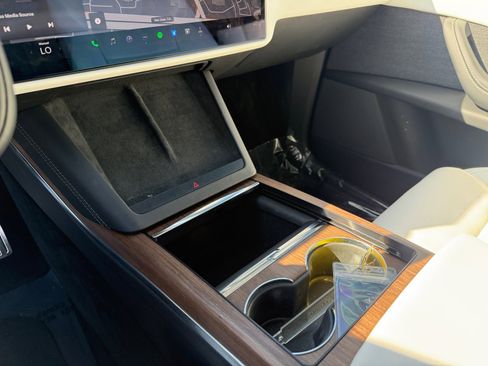 Used 2022 Tesla Model X Base image 13