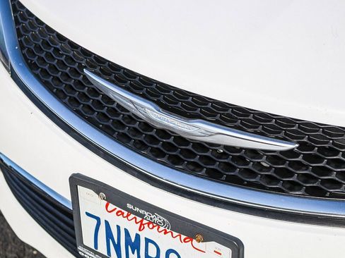 Used 2015 Chrysler 200 Limited image 6