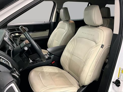 Used 2018 Ford Explorer Platinum AWD/4WD image 7