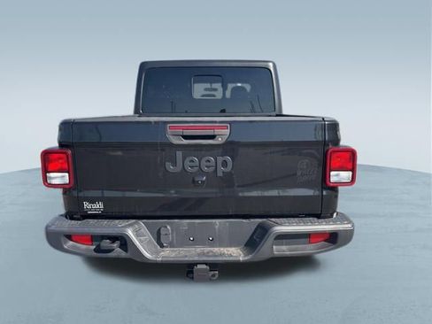 Used 2022 Jeep Gladiator Willys image 8