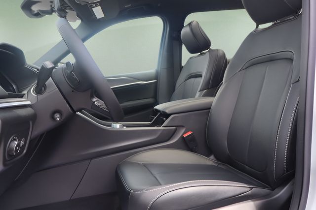 New 2026 Jeep Grand Cherokee L Limited AWD/4WD image 11
