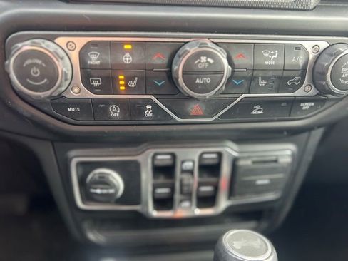 Used 2023 Jeep Wrangler Unlimited Sahara w/ LED Lighting Group AWD/4WD image 16