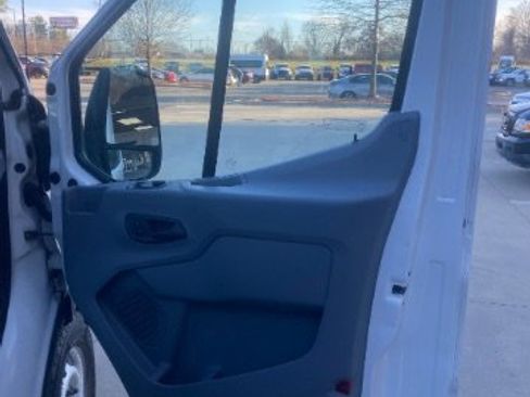 Used 2015 Ford Transit 150 XL image 11