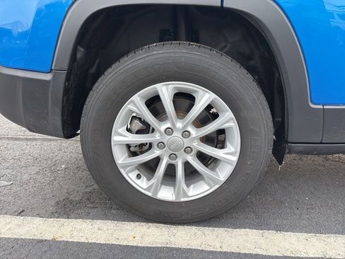 Used 2022 Jeep Cherokee Latitude Lux image 11