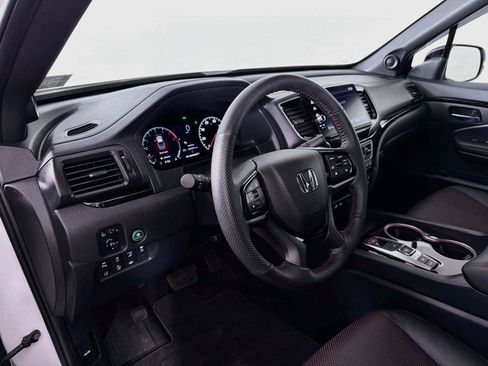 Used 2025 Honda Ridgeline Black Edition image 16