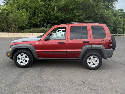Used 2007 Jeep Liberty Sport AWD/4WD image 4