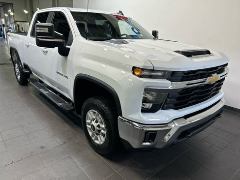 Used 2025 Chevrolet Silverado 2500 LT w/ Convenience Package image 2