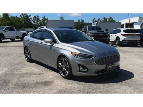 Used 2020 Ford Fusion Titanium AWD/4WD image 2
