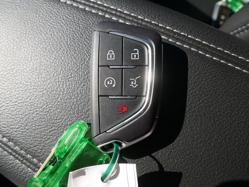 Used 2025 Cadillac XT4 Premium Luxury image 33