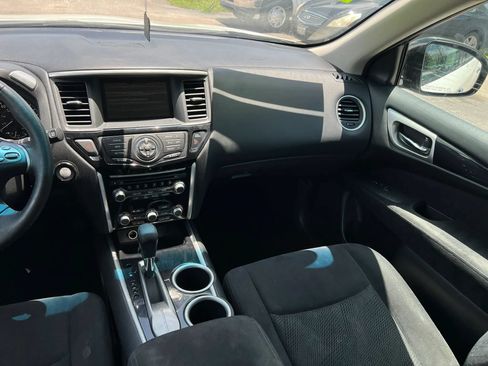 Used 2013 Nissan Pathfinder SV FWD image 18