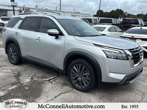 Used 2025 Nissan Pathfinder SL w/ SL Premium Package FWD image 1