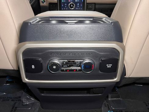 Used 2024 Ford Expedition Limited AWD/4WD image 23