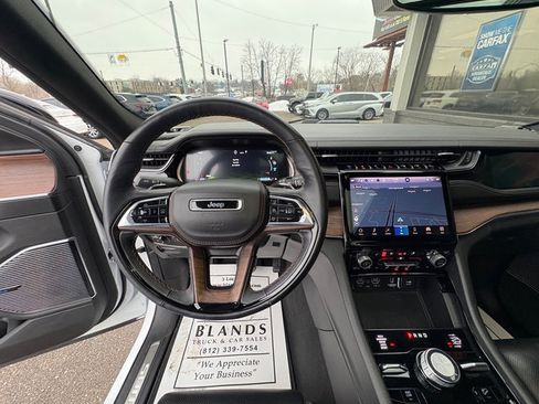 Used 2022 Jeep Grand Cherokee Summit w/ Luxury Tech Group V image 23
