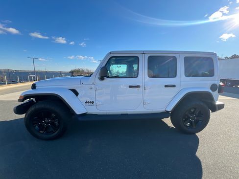 Used 2020 Jeep Wrangler Unlimited Sahara AWD/4WD image 6