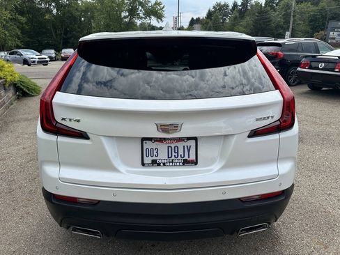 Used 2019 Cadillac XT4 Luxury w/ Cold Weather Package FWD image 5