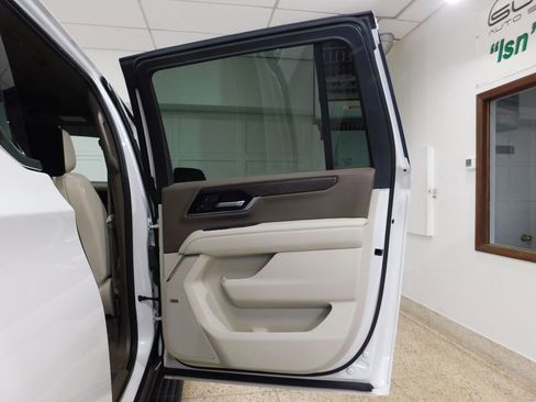 Used 2025 GMC Yukon XL Denali w/ Denali Reserve Package AWD/4WD image 92