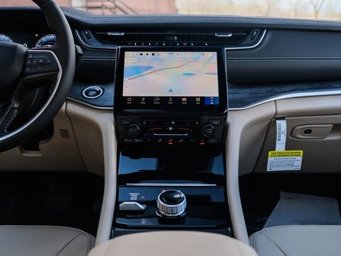 New 2025 Jeep Grand Cherokee Limited w/ Trailer Tow Package image 16