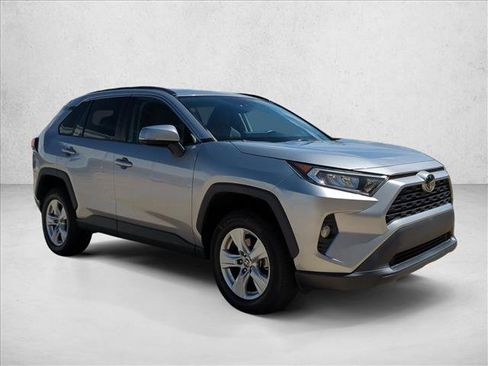 Used 2021 Toyota RAV4 XLE FWD image 3