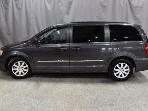 Used 2016 Chrysler Town & Country Touring image 6