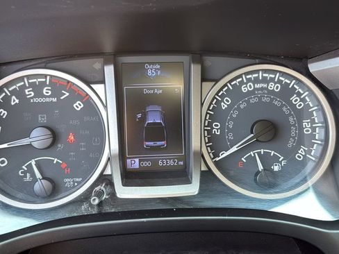 Used 2020 Toyota Tacoma SR5 AWD/4WD image 15