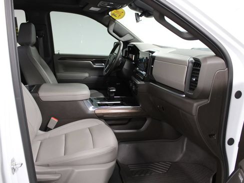 Used 2025 Chevrolet Silverado 1500 LT Trail Boss w/ LT Trail Boss Premium Package AWD/4WD image 31