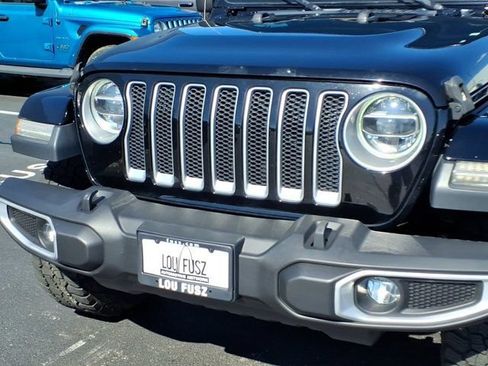 Used 2018 Jeep Wrangler Unlimited Sahara w/ Dual Top Group AWD/4WD image 32