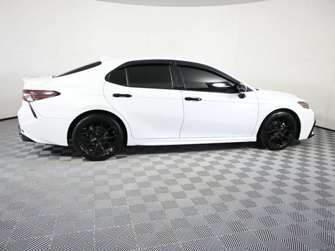 Used 2022 Toyota Camry XSE FWD image 7