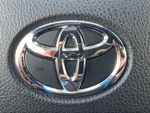 Used 2019 Toyota C-HR XLE FWD image 29
