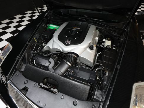 Used 2009 Cadillac XLR V RWD image 2