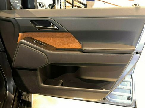 Used 2025 Lexus GX 550 PremiumPlus/TrafficAssist/Blac w/ Accessory Package (31) image 31