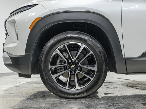Used 2024 Chevrolet TrailBlazer LT w/ LT Cold Weather Package AWD/4WD image 3