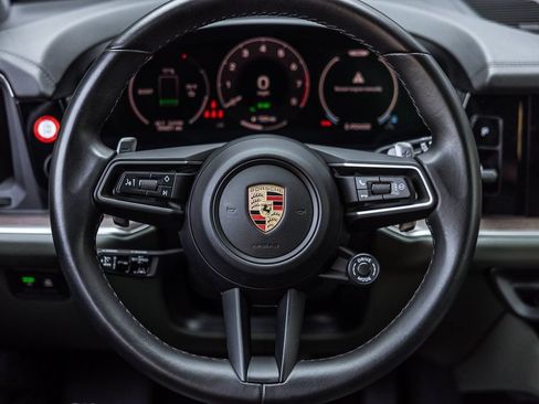 Certified 2024 Porsche Cayenne AWD/4WD image 14