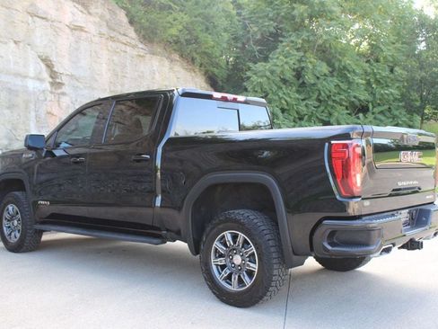 Used 2024 GMC Sierra 1500 AT4 w/ Technology Package AWD/4WD image 5