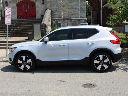 Used 2020 Volvo XC40 T5 Momentum w/ Protection Package image 9