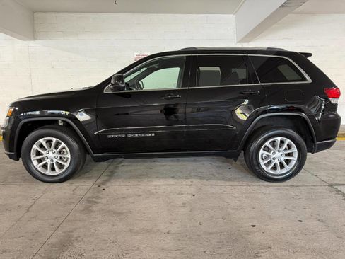 Used 2021 Jeep Grand Cherokee Laredo X image 3