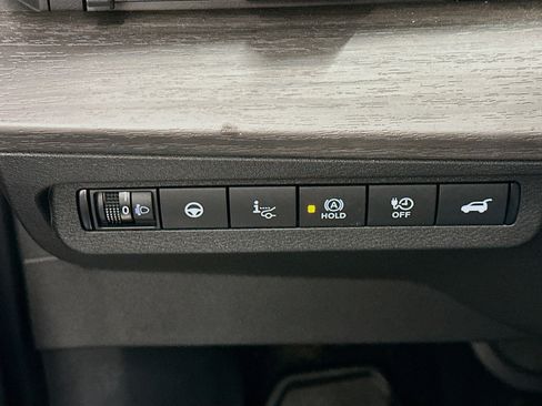 Used 2024 Nissan Ariya AWD image 17