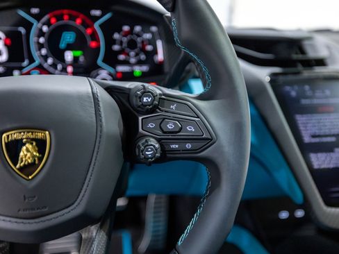 Used 2025 Lamborghini Revuelto image 52