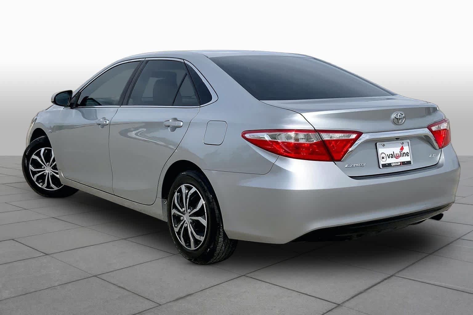 Used 2015 Toyota Camry LE FWD image 12