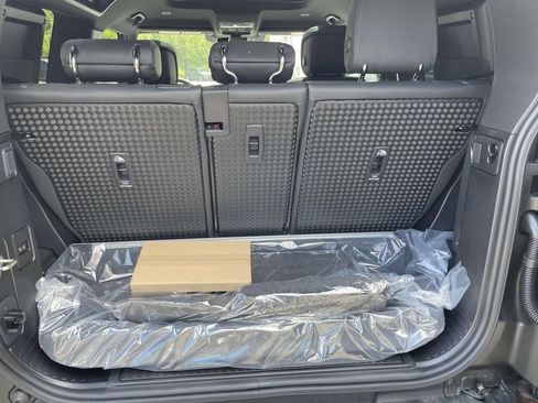 New 2026 Land Rover Defender 90 X-Dynamic SE AWD/4WD image 18