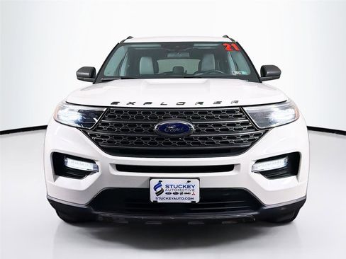 Used 2021 Ford Explorer XLT w/ Equipment Group 202A image 2