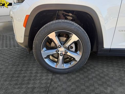 New 2026 Jeep Grand Cherokee Limited w/ Luxury Tech Group II RWD image 14