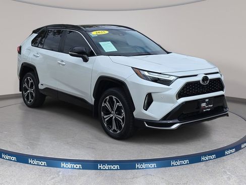 Used 2025 Toyota RAV4 XSE w/ Premium Package AWD/4WD image 4