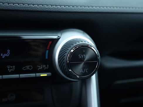 Used 2025 Toyota RAV4 XLE image 31