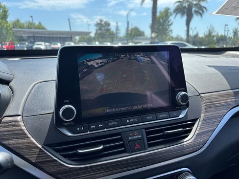 Used 2020 Nissan Altima 2.5 SL FWD image 12